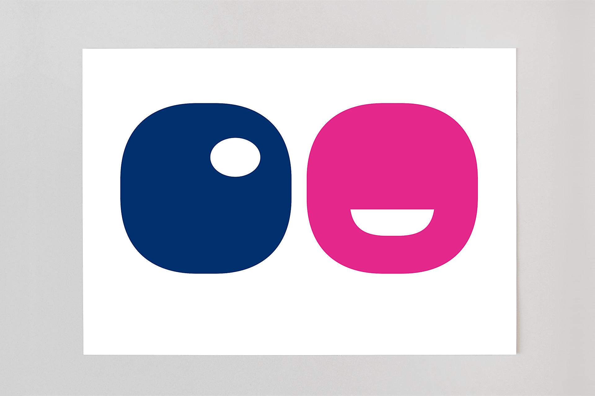 Visitenkarte Logopädie: Zwei Icons in blau und magenta. Abgerundete Quadrate erinnern an Gesichter mit Mimik.